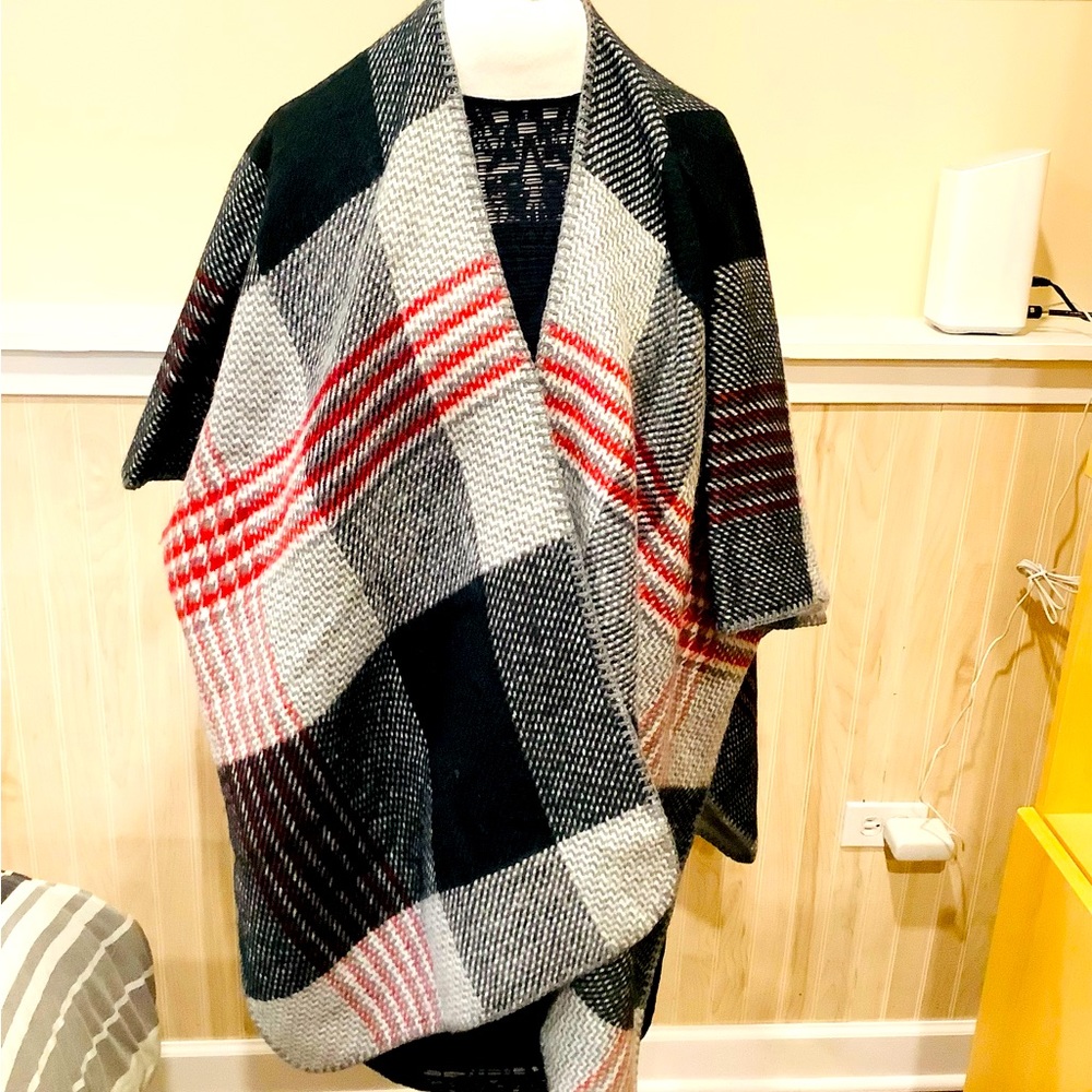 Oversized poncho - NEW COND🌹🌹🌹